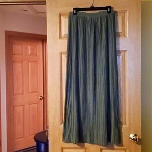 St.Tropez Olive Green mini-pleated Maxi Skirt Size M